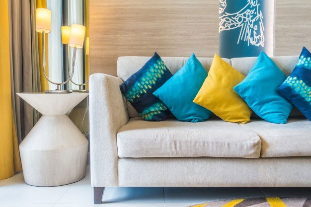 Poszewki dekoracyjne na poduszki - prosty sposób na odmianę wnętrz