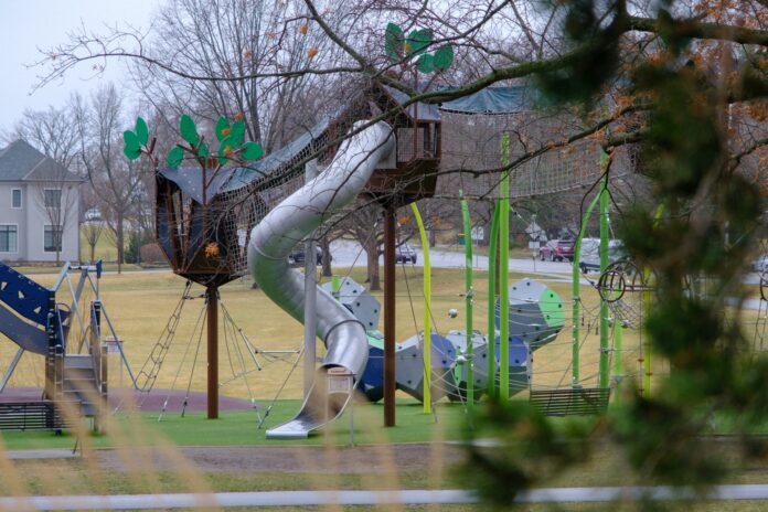 70 Jak dobrać metalowy plac zabaw i co sprawdzić pod kątem bezpieczeństwa